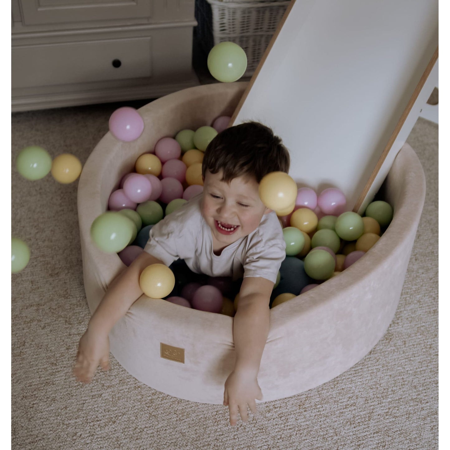 Round Ball Pit With 250 Balls, 90x40cm, Ecru, Velvet, Model Spring