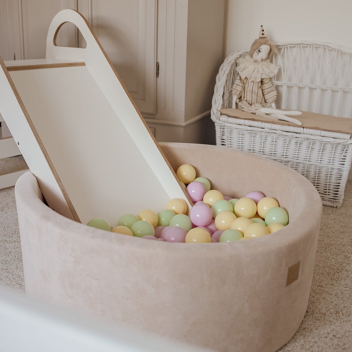 Round Ball Pit With 250 Balls, 90x40cm, Ecru, Velvet, Model Spring