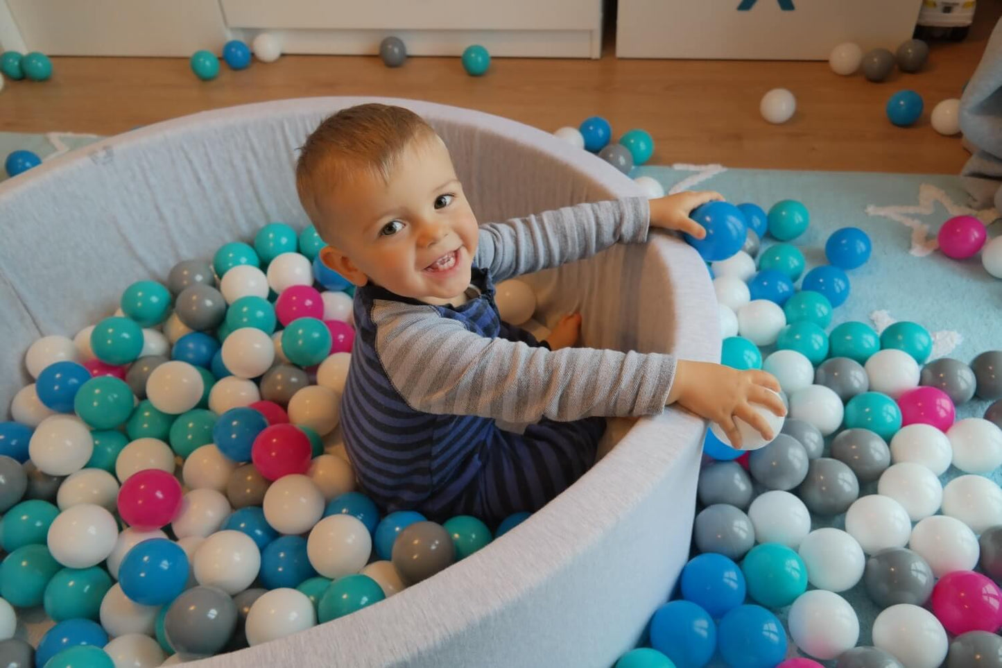 Velinda Soft Jersey Ball Pit with 450 Balls - Baby & Kids Play Gift - 90cm