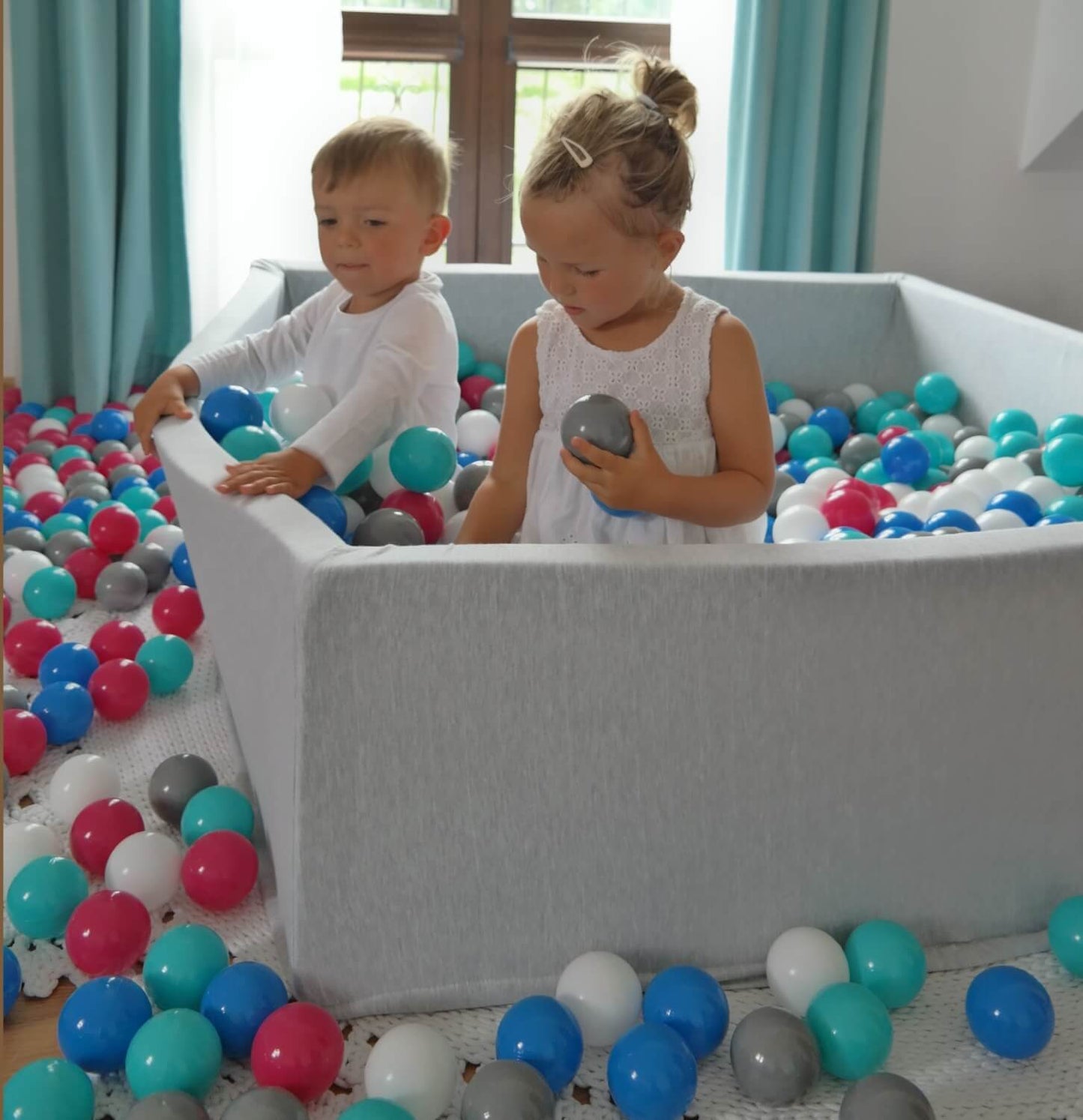 Velinda Soft Jersey Ball Pit with 600 Balls - 110x110cm - Baby & Kids Play Gift