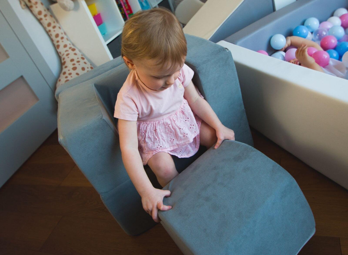 Velinda Small Fold-Out Kids Chair - Soft Armchair - Chaise Longue - Relax Pouffe