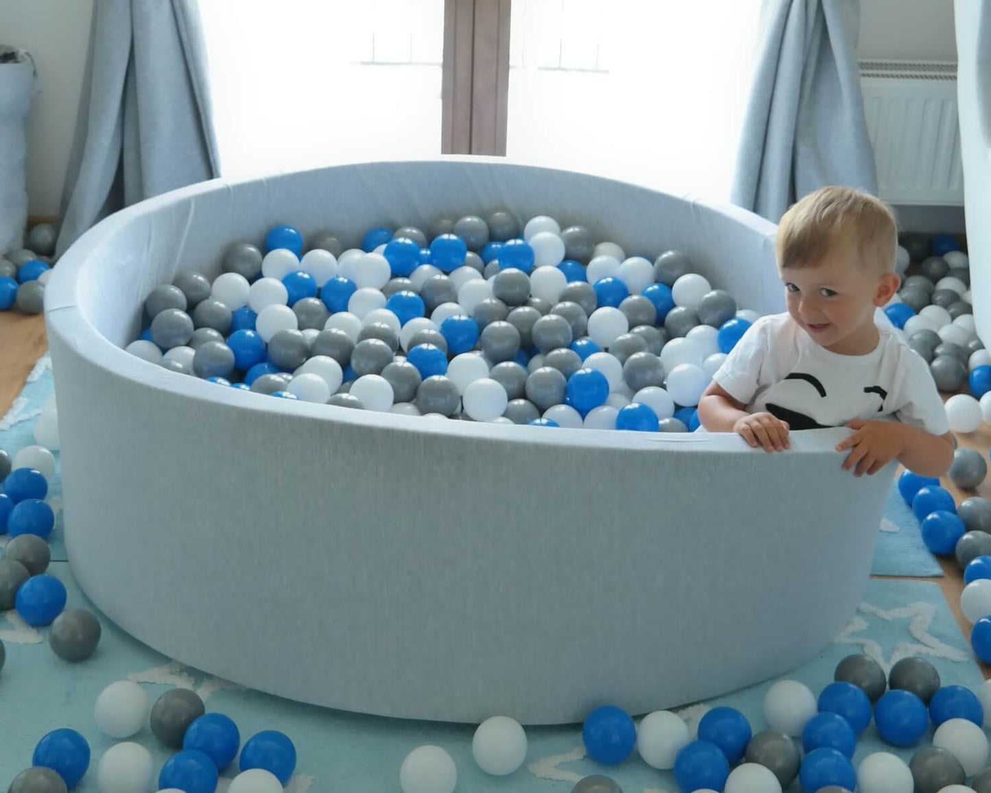 Velinda Large Round Grey Ball Pit with 1200 Balls - Soft Play - 120cm Kids Toy